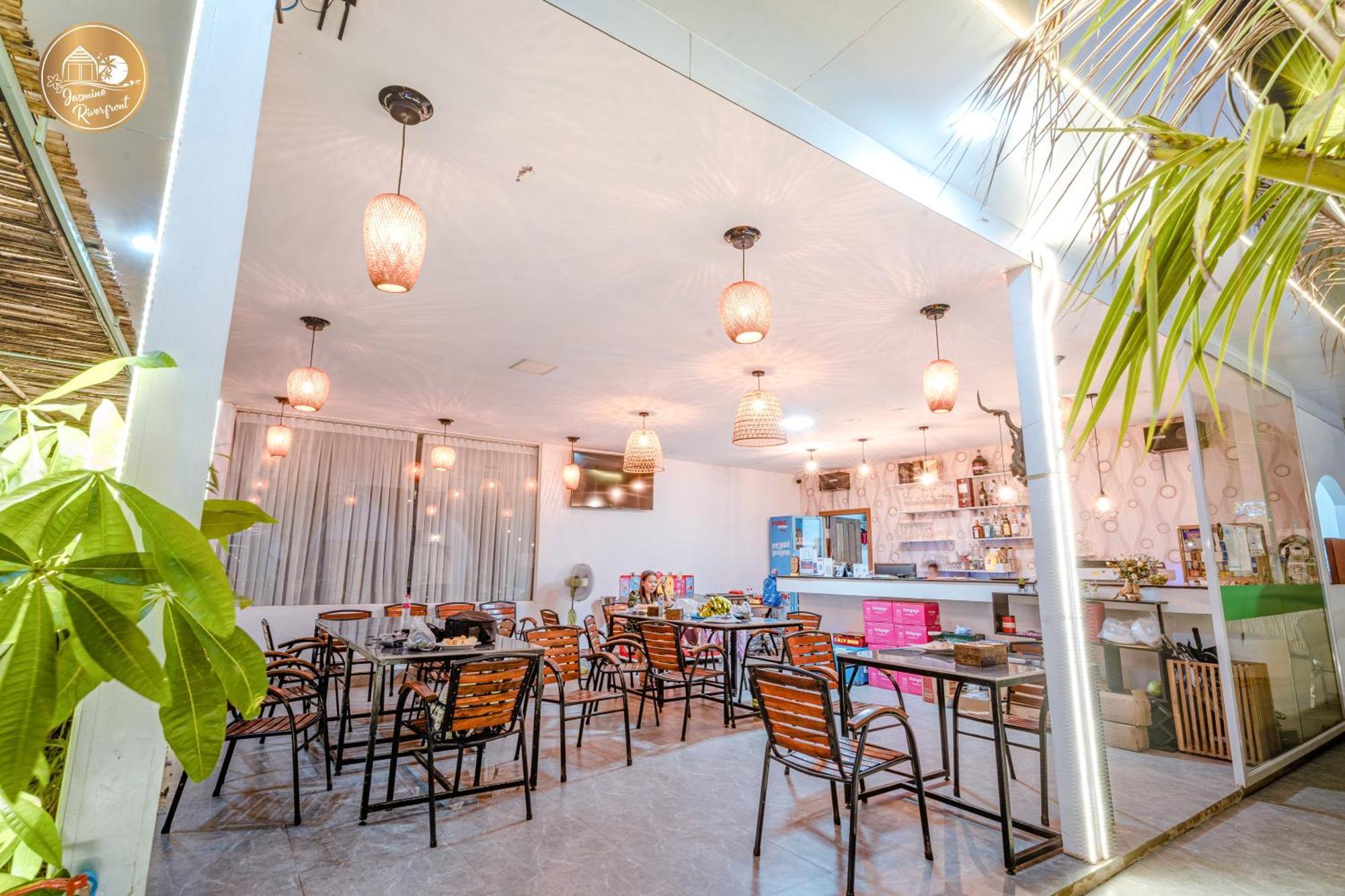 Jasmine River Front Hotel Kampot Exterior photo