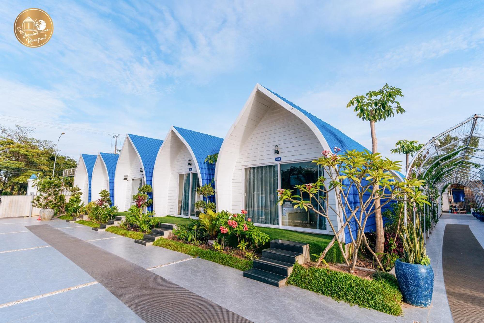 Jasmine River Front Hotel Kampot Exterior photo