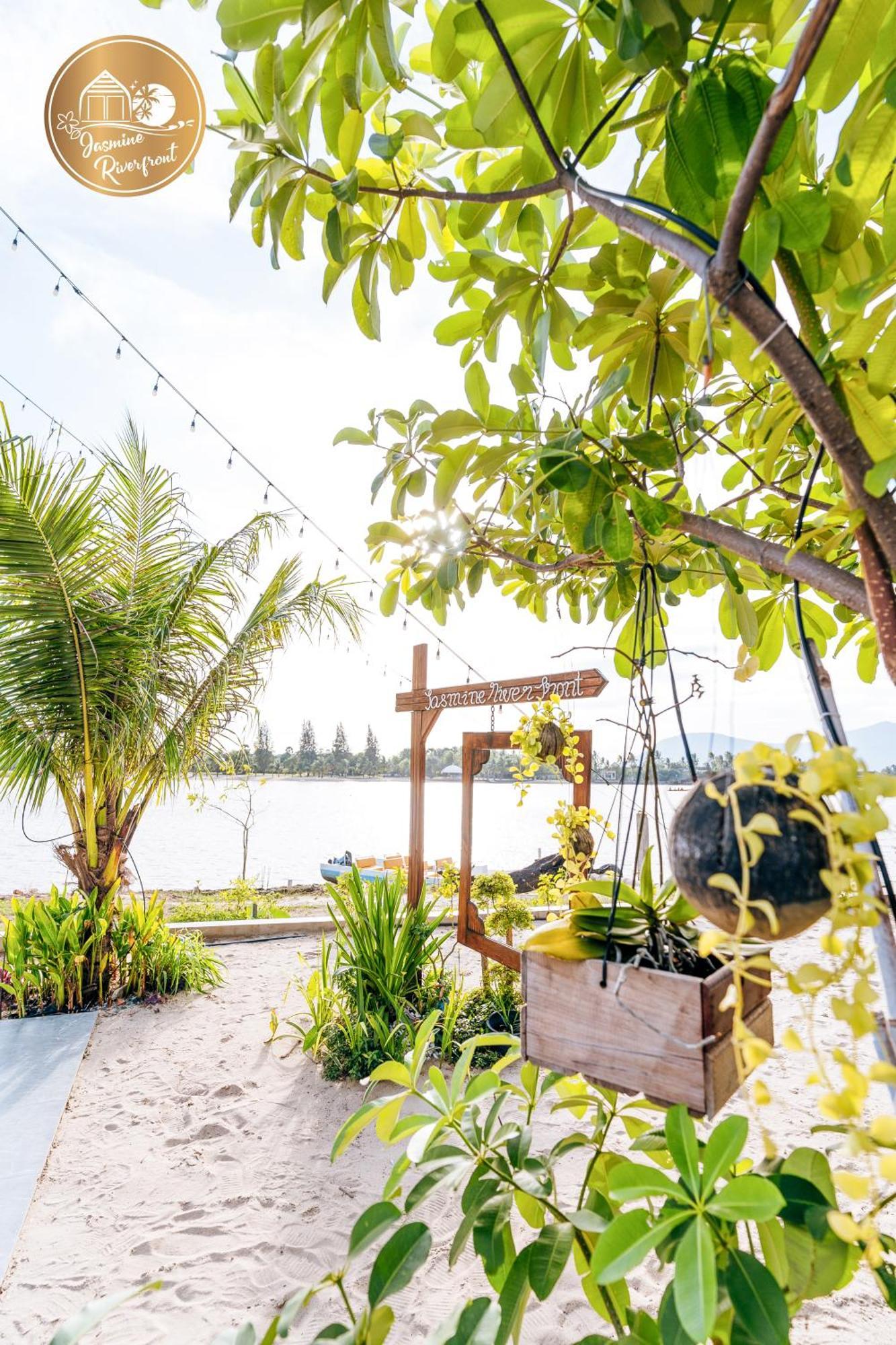 Jasmine River Front Hotel Kampot Exterior photo